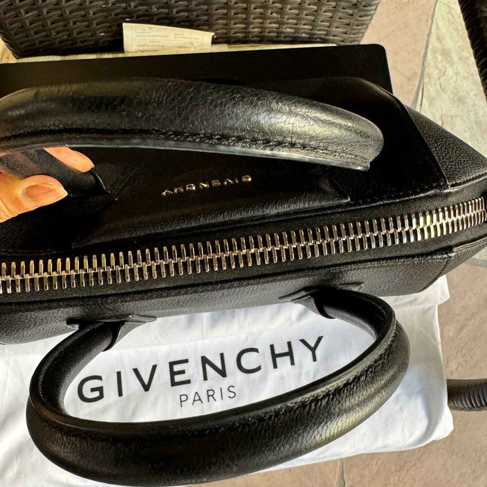 Givenchy Antigona Black Leather Bag - Picture 9 of 12